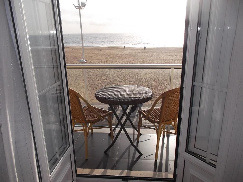 Na Crista Da Onda Hotel Nazaré Værelse billede